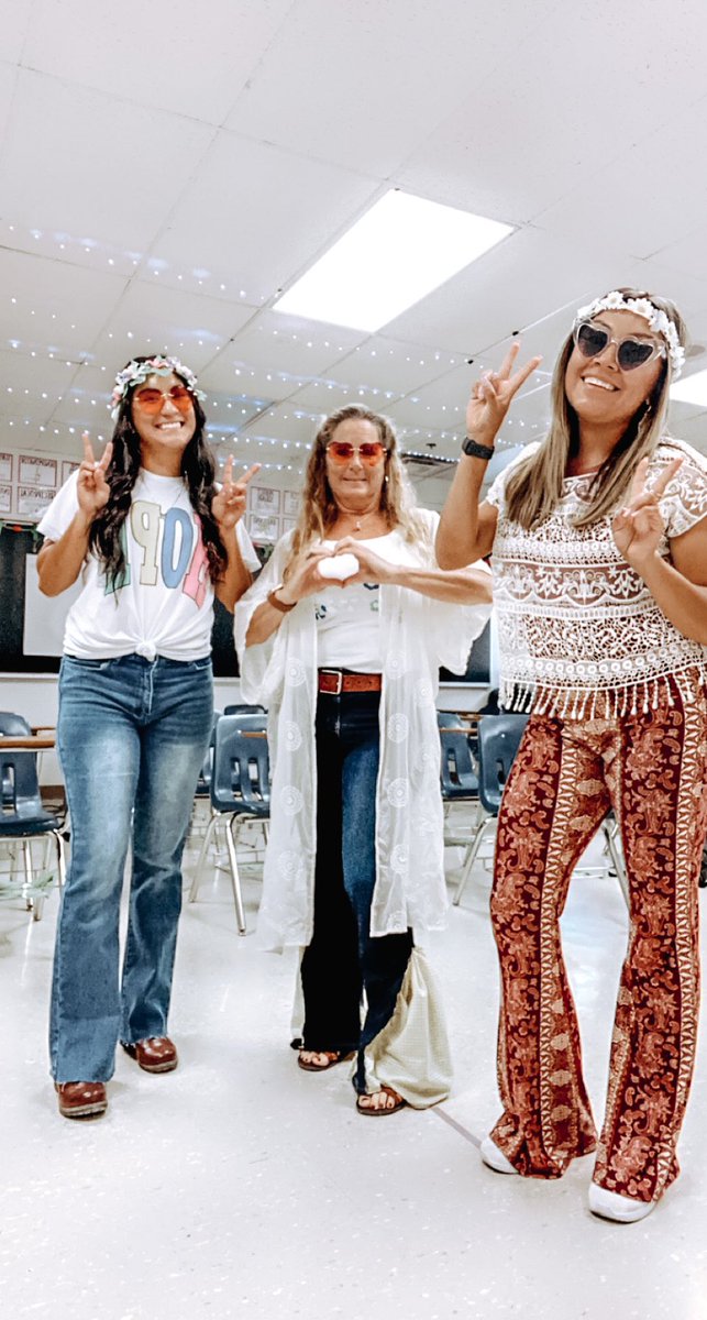JPolanco01's tweet photo. MHS Homecoming Day ✌🏽☮️

Can you guess what today’s dress up theme was?🌻💛

#Ramchella #hoco2021 @mhs_sb @JJoseph_MHS https://t.co/D6ZHtFPOSU
