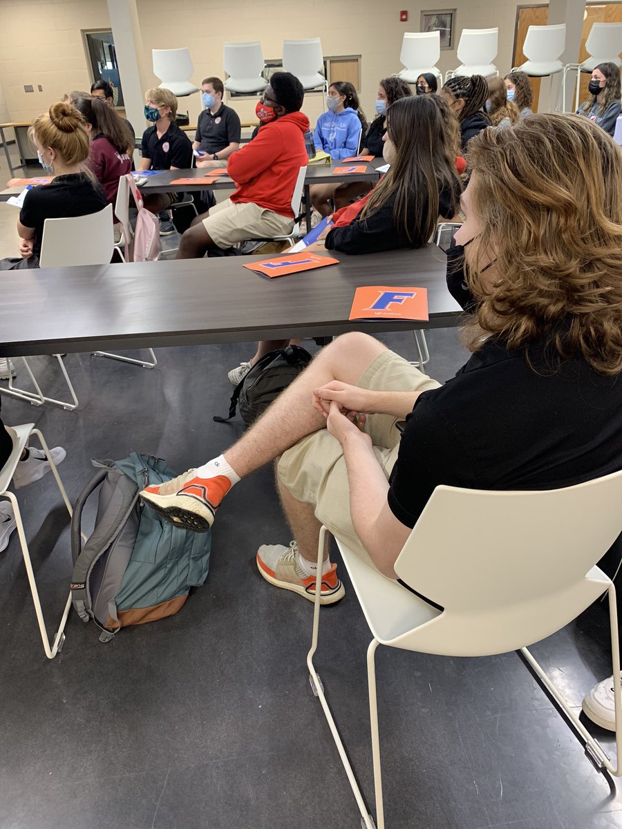 CarrollwoodDay's tweet photo. Thank you to @UFAdmissions for visiting our #CDS campus today during application season. Our students ๐๐งก the #FLGators. #itsgreattobeafloridagator๐ @CDS_CollCounsel https://t.co/bpPUC0oJHD