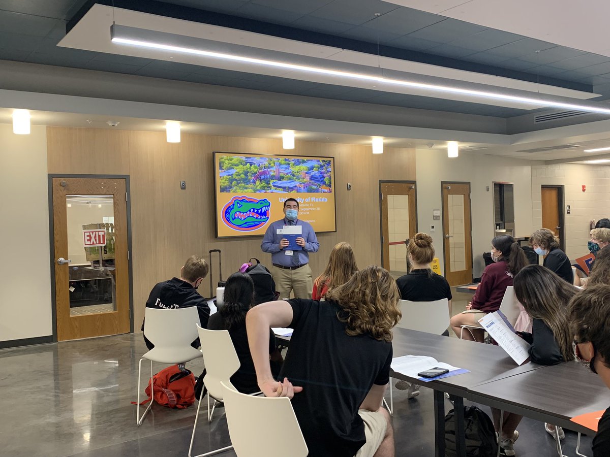 CarrollwoodDay's tweet photo. Thank you to @UFAdmissions for visiting our #CDS campus today during application season. Our students ๐๐งก the #FLGators. #itsgreattobeafloridagator๐ @CDS_CollCounsel https://t.co/bpPUC0oJHD