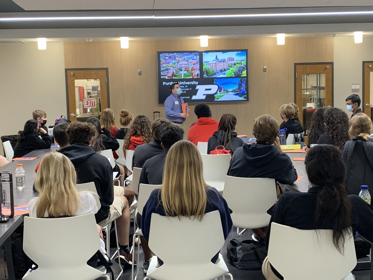 CarrollwoodDay's tweet photo. Thank you to @UFAdmissions for visiting our #CDS campus today during application season. Our students ๐๐งก the #FLGators. #itsgreattobeafloridagator๐ @CDS_CollCounsel https://t.co/bpPUC0oJHD