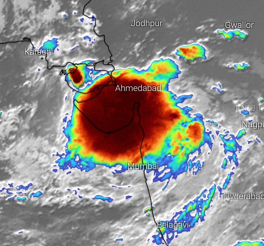 मौसम विभाग ने दक्षिणी गुजरात और सौराष्‍ट्र में अगले दो दिनों के लिए मूसलाधार बारिश की आशंका जताई