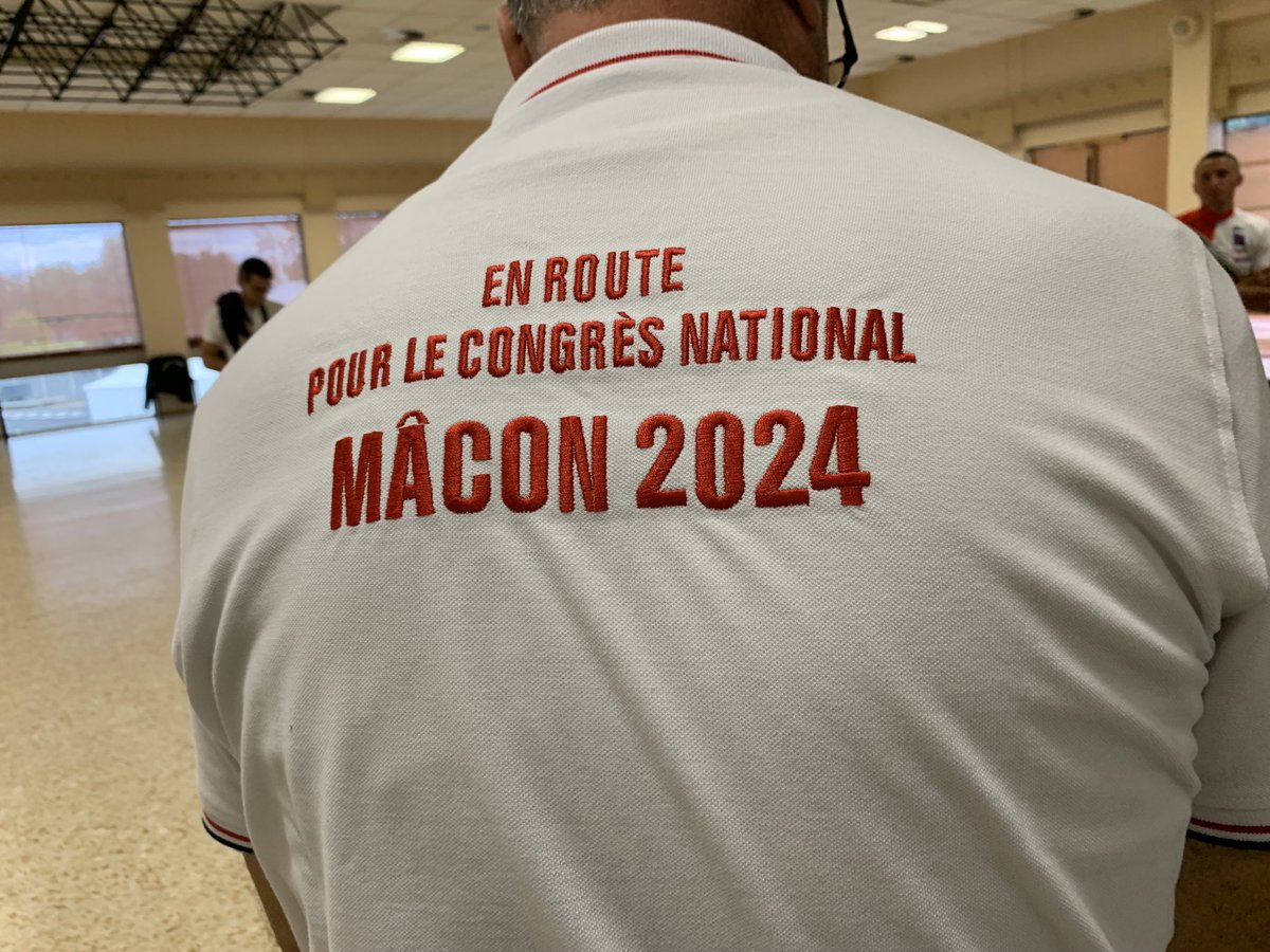 FredericPignaud's tweet photo. En route pour le congrès national Mâcon 2024 ⁦@cnspf2024⁩ en passant d’abord par Marseille ⁦@cnspf2021⁩ avec remise ce soir des maillots à l’équipe du défi vélo 71 par le pdt ⁦@AccaryAndre⁩ avec ⁦@Courtois_JP⁩ ⁦@Prefet71⁩ et ⁦@VuilleminUDSP71⁩ https://t.co/7zdd0MLBOV
