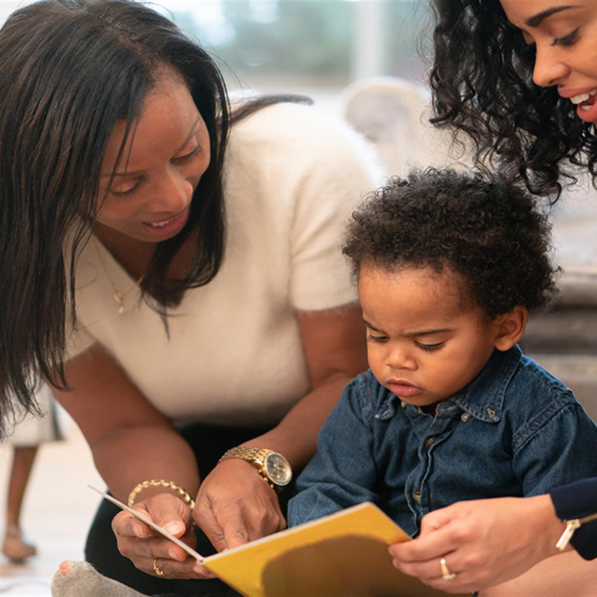 Build a diverse and inclusive bookshelf during #NationalHispanicHeritageMonth! Reading diverse and inclusive books is a great way to help your kids to see themselves reflected, recognize our similarities, and celebrate differences! ow.ly/GMf150GaAdZ