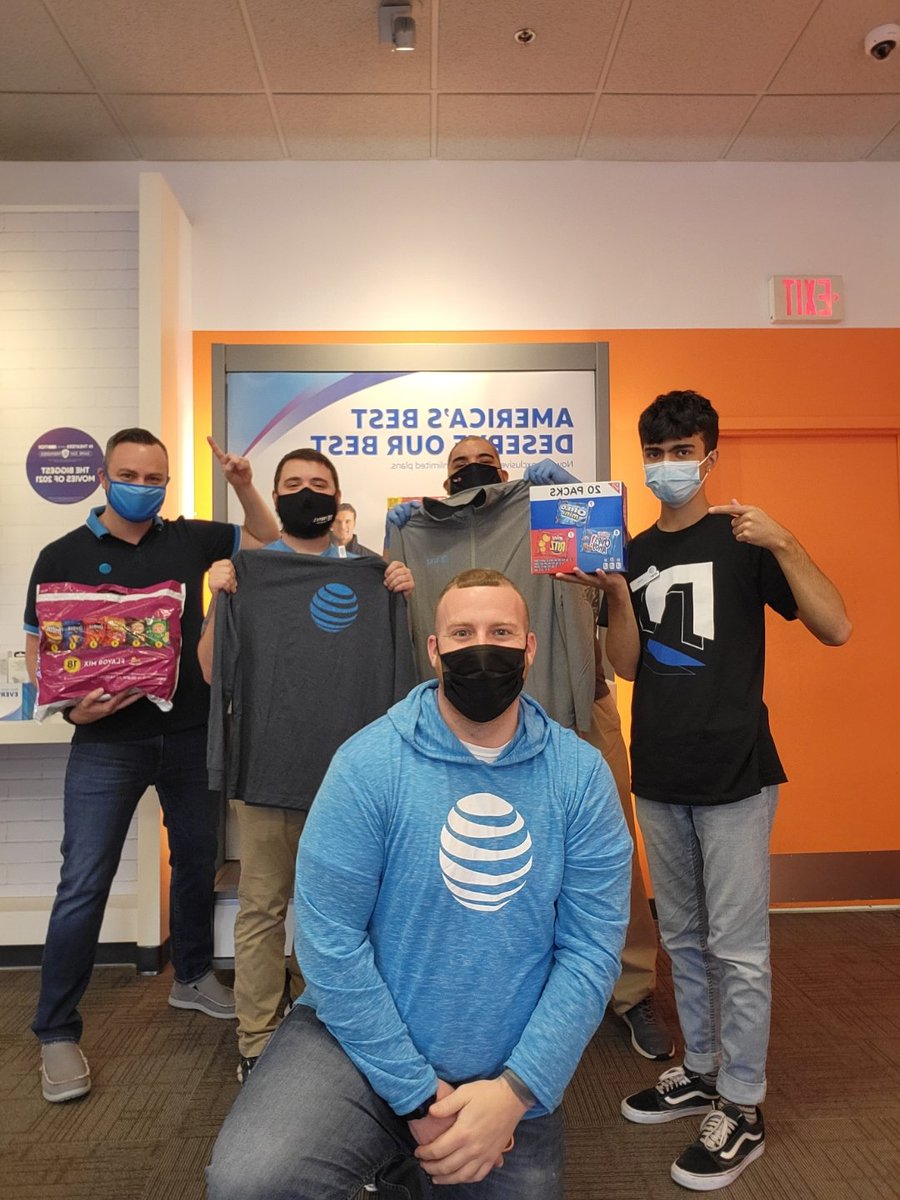 Stafford representing for Mid-Atlantic with crushing TV and showing up for the Customer Connect blitz!!! <a href="/relayrichard/">Richard Totten</a> <a href="/LoganEaves2/">Logan Eaves</a> <a href="/JakeAraghi/">Jake Araghi</a> @ATTPortablesEVD <a href="/elthonmunoz/">Elthon Munoz</a>