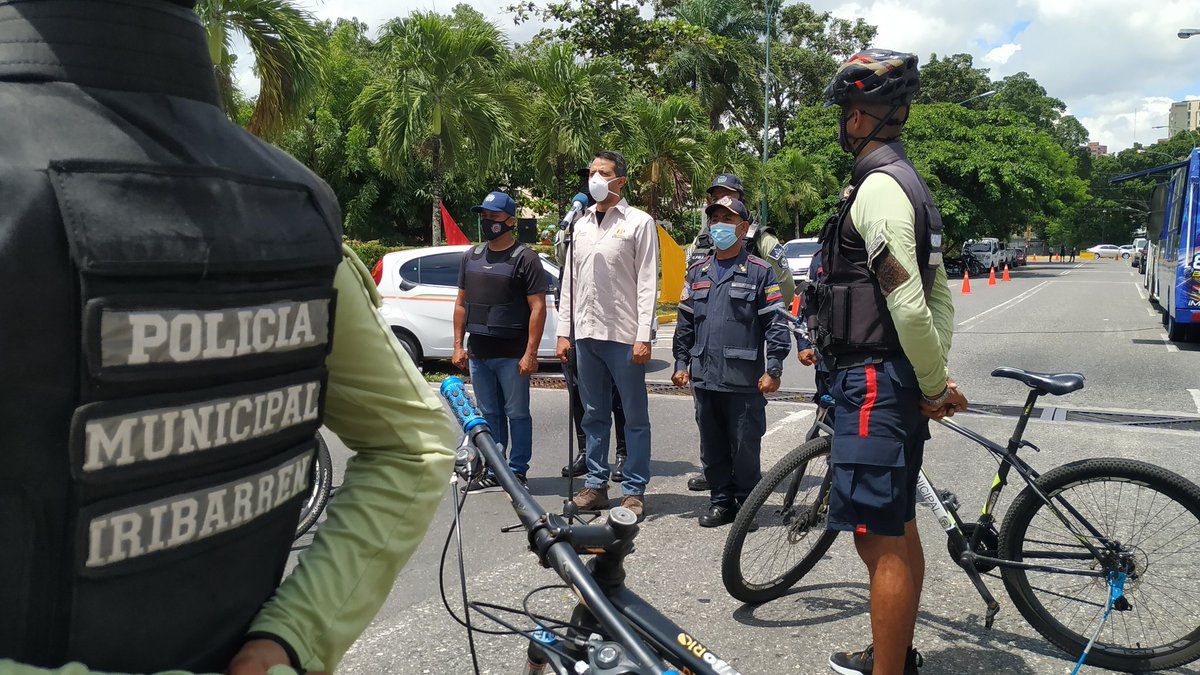 GuaraLuisJonas's tweet photo. 🗣️ Así lo dijo Alcalde @LuisJonasReyes: "Mis palabras de aliento y reconocimiento a tod@s l@s integrantes de la @poliiribarren y @BomberosIrib  recuerden la lealtad y servicio perenne a la Constitución Nacional, leyes y al pueblo de nuestro mcpio".
@CeballosIchaso1
#28Sep https://t.co/kKEuPiONme