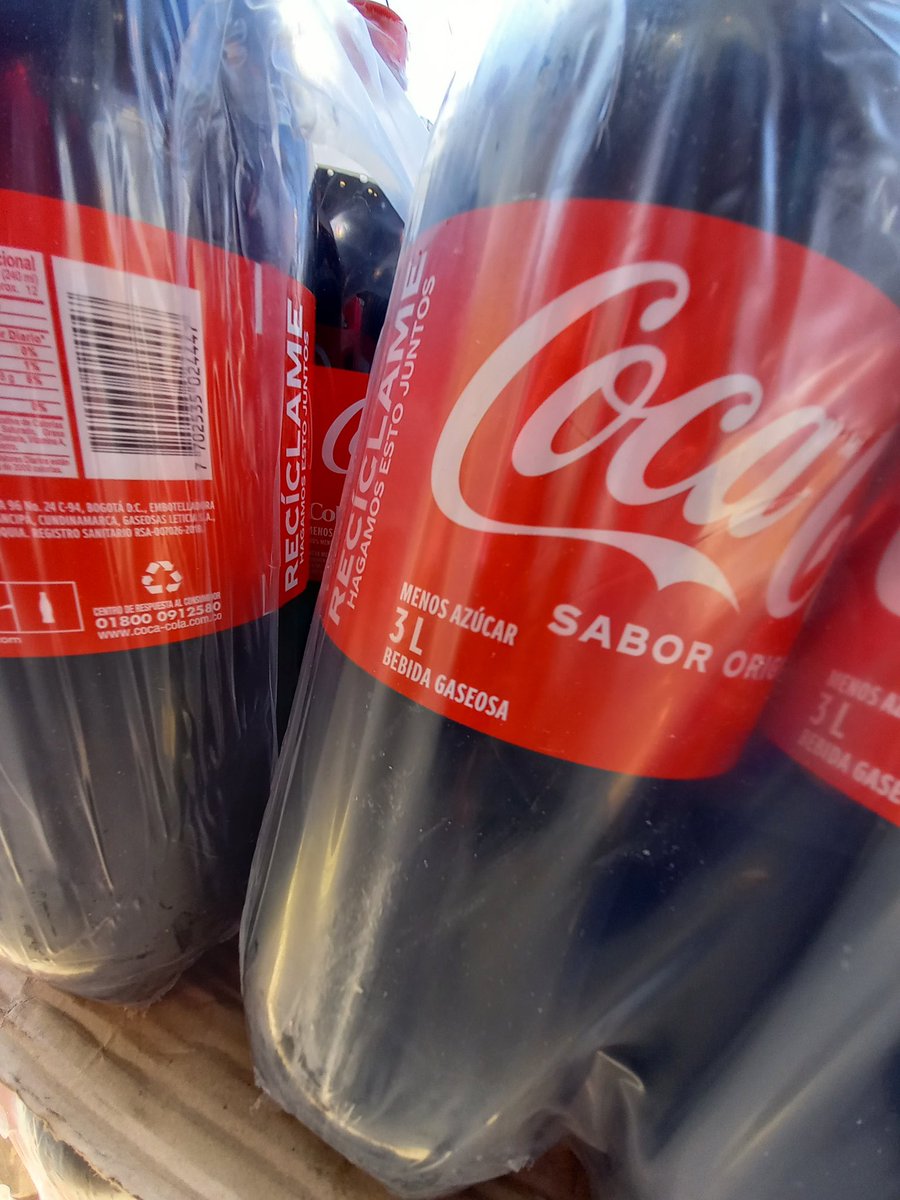 MalvadoElvis's tweet photo. Llegó la Coca-Cola 3L😱 https://t.co/GUKetaBaOG