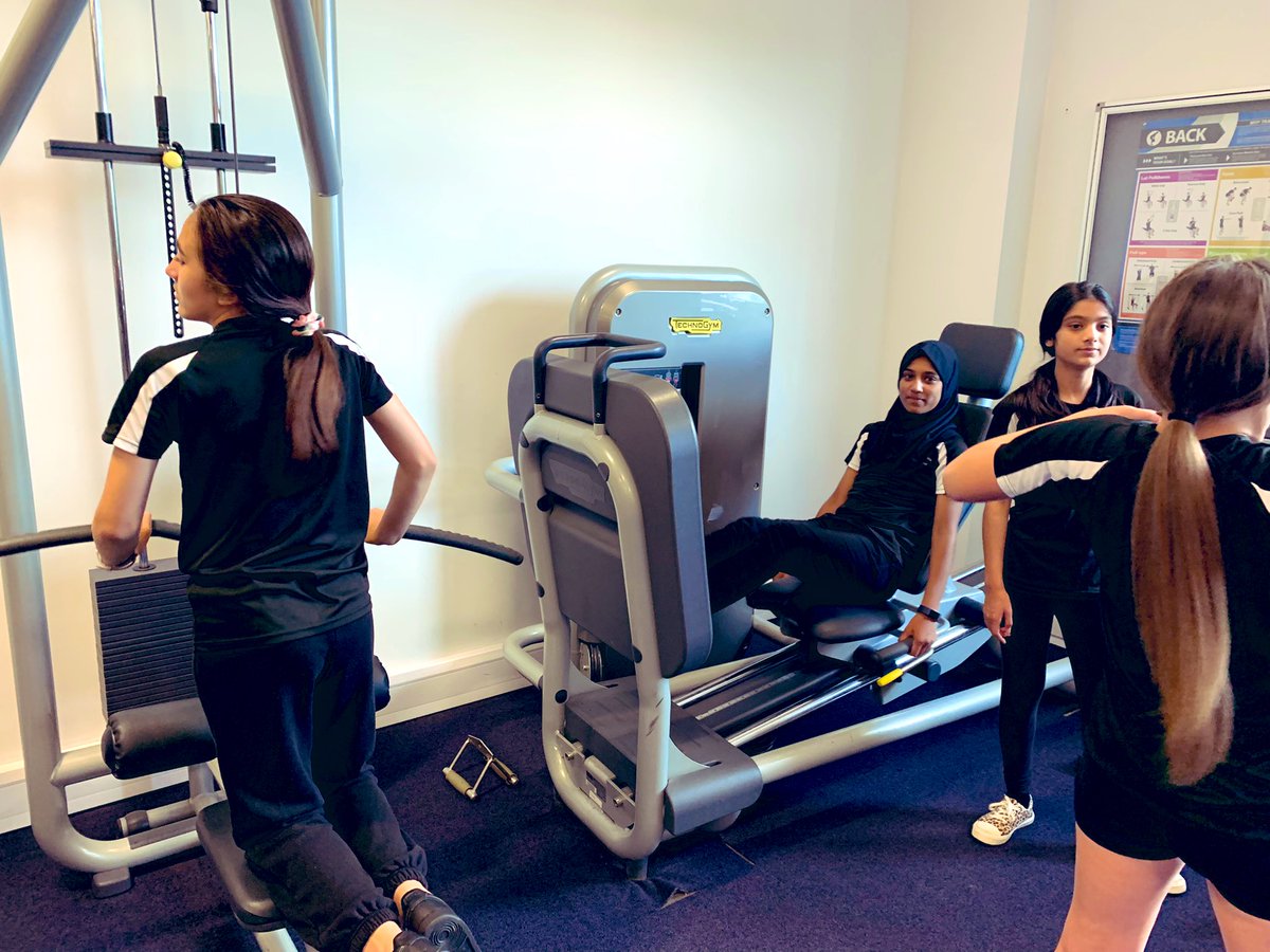 Year 8’s in action in the fitness suite! Great job girls, keep up the good work👊🏼👏🏻👏🏻#fitnessgoals #muscularendurance <a href="/Llanwern_High/">Llanwern High School</a>
