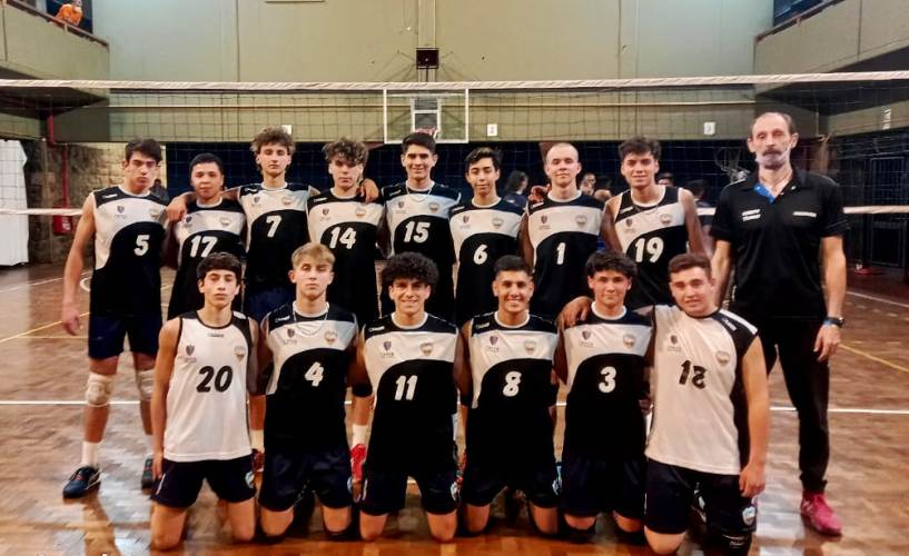 #voley La Selección de Vóley de Mendoza se prepara con todo para los Binacionales. Mauricio Montaruli, el mandamás del equipo mendocino, habló y brindó los detalles de cómo llega el equipo al citado certamen internacional bit.ly/3m4d0F2 @MzaVolFed