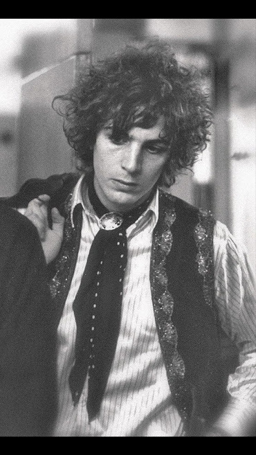 aftertherain000's tweet photo. Crazy Diamond 💎

#SydBarrett
#PinkFloyd 
#Terrapin #InterstellarOverdrive #MadcapLaughs #Bike https://t.co/rmtDN2tuY7
