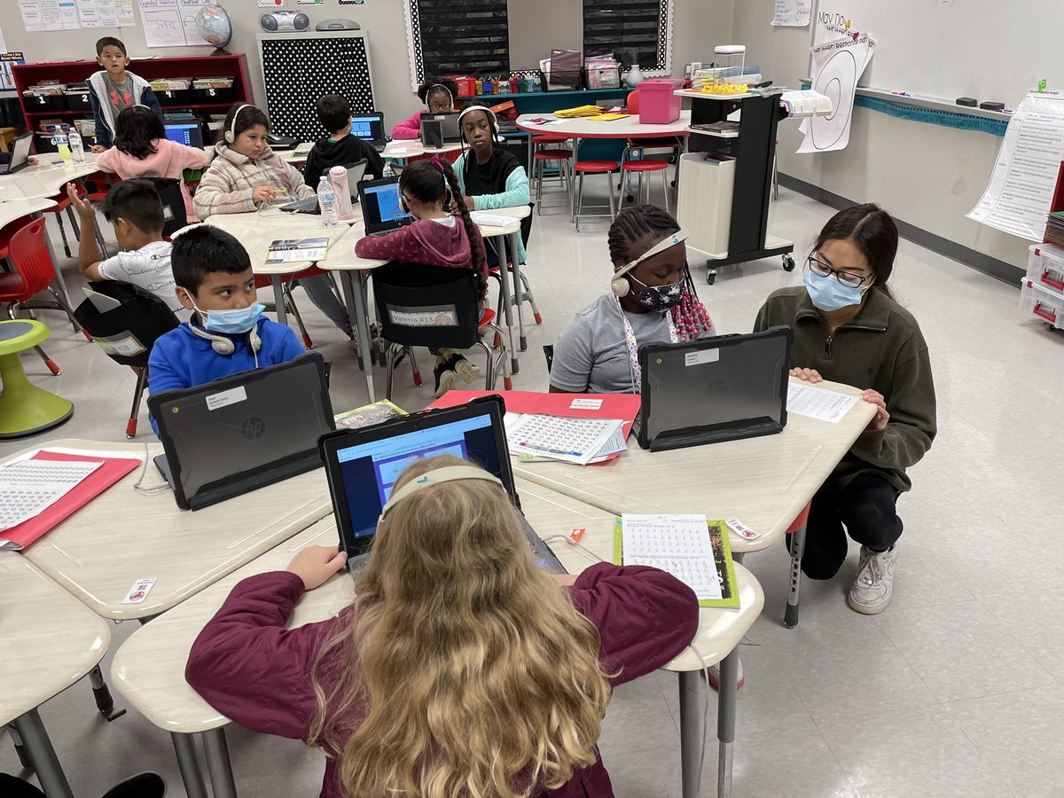 GainesvilleWBL's tweet photo. Another future teacher in the making! When her mentor teacher wants her back next semester, things are great! Way to go, Stephanie! #takesinitiative #alwaysreadytowork https://t.co/q6qkdJM5FH