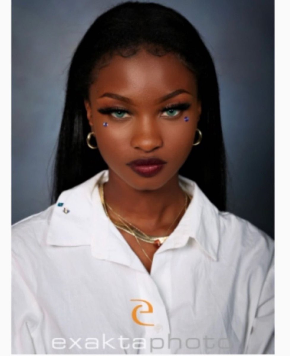 astromeilix's tweet photo. my year book pics ate lol 🤩 https://t.co/yN81bbfFvG