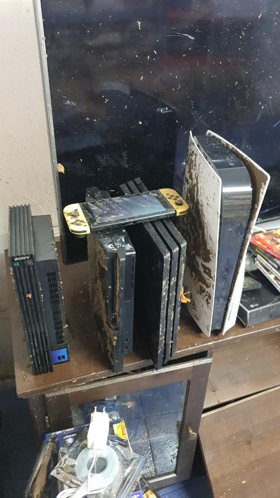 Dani___Boy's tweet photo. @HermanosConsola @PlayStationES Lo peor fue esto https://t.co/KSmidkUxrg