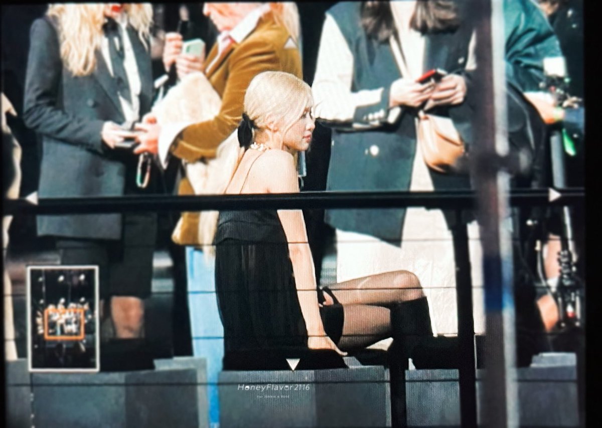 Daisyyyyyyy13's tweet photo. Có thêm hình cụa cục Chaeng rồi
Xinh xễu á chòi
ROSÉ AT SAINTLAURENT PFW
#ROSÉxYSLParisFW https://t.co/c1hRpIB3RL