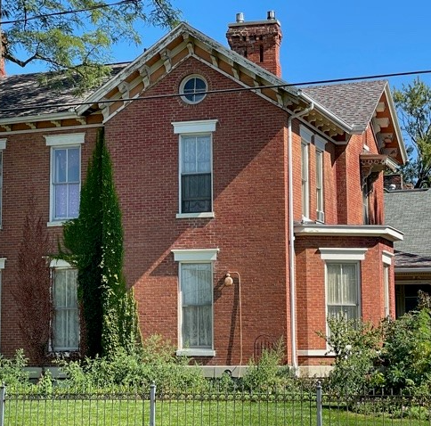 The Vistula Historic District is Toledo's oldest neighborhood. It's listed on the National Register of Historic Places. These are just a few of the beautiful old homes I spotted while working on my story about Aurora House today.