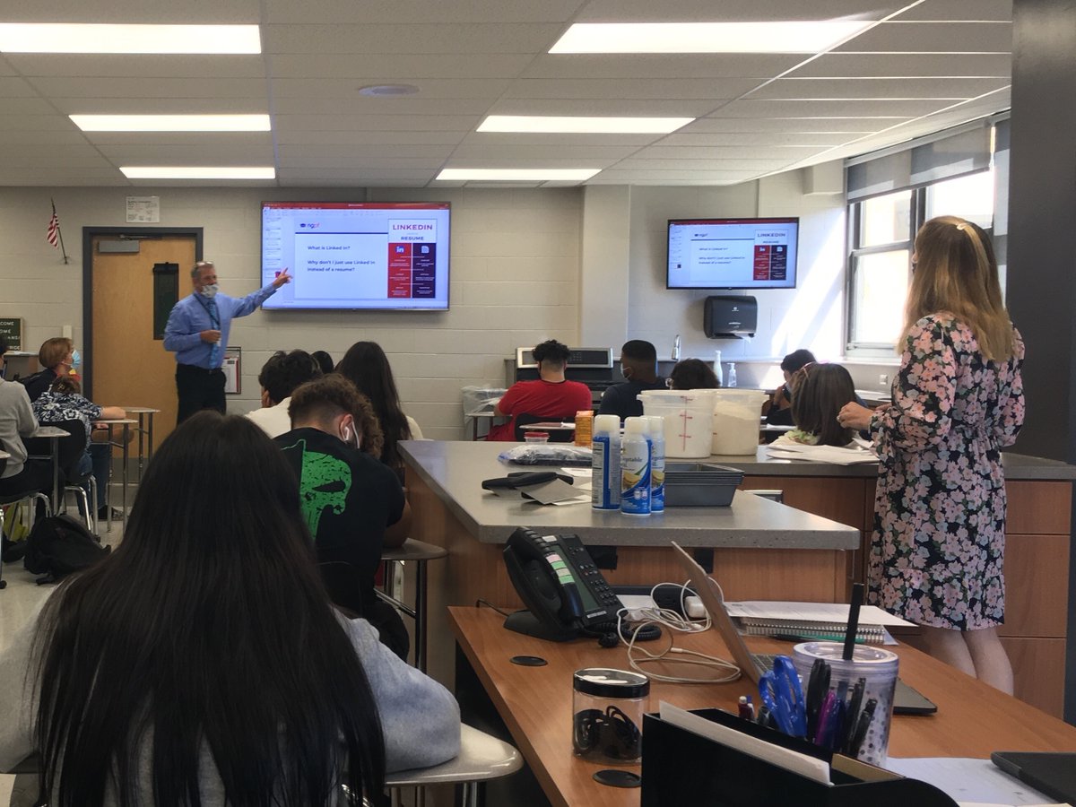 School Counselor, Mr. Krupa, and CTE Teacher, Mrs. Faro, co-teaching a great lesson on resumes and job hunting to her Consumer Education class.  #olchspride