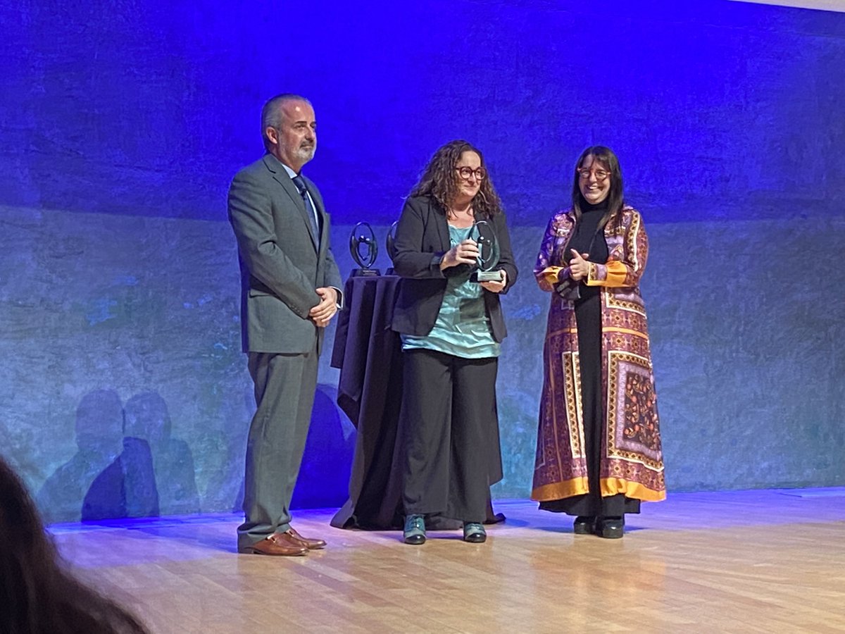 infermerescat's tweet photo. @trifermed #awards Estrella Martínez, rep el guardó com a degana del Consell de Col·legis d’Infermeres i Infermers de Catalunya.

#InfermeresCCIIC @COIBarcelona @COIGIrona @InfLleidaCOILL @codita_tgn https://t.co/5NKf7i3eYg