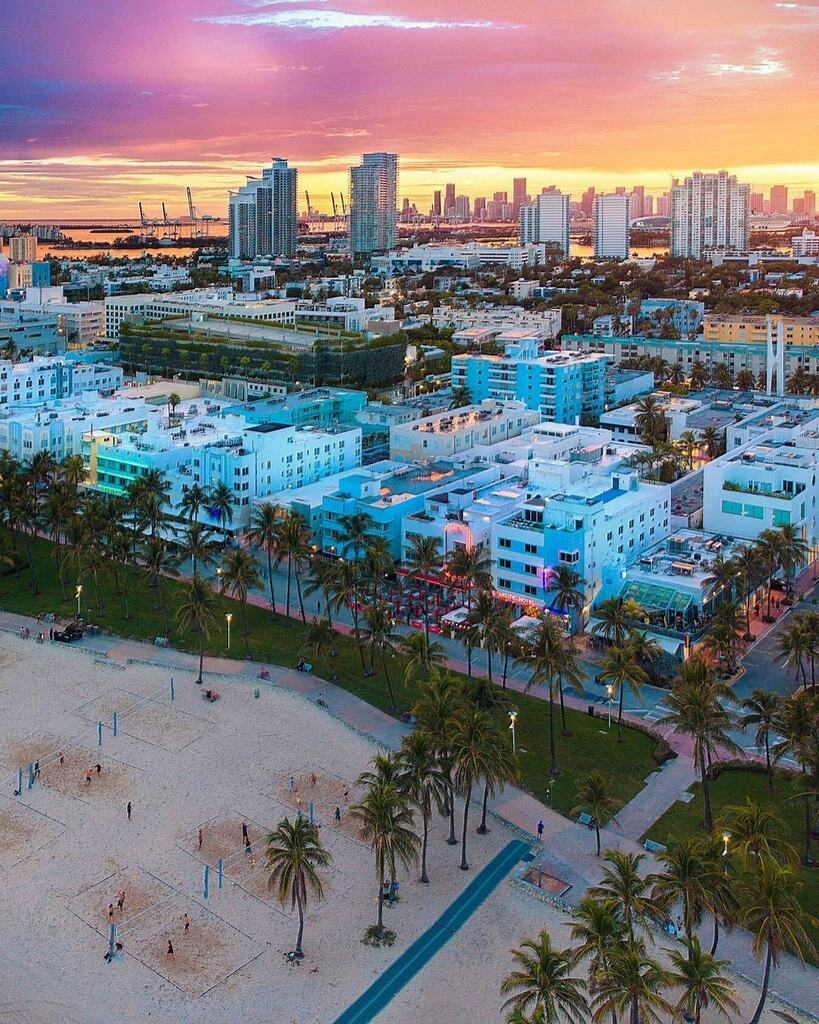 TheMiamiGuide's tweet photo. Sunset vibes in Miami 🌴💕
Have you been to Miami Beach? ✈️
Is it on your travel list?
📸 @polakev
#southbeachmiami #oceandrivemiami #miamibeachlife #miamibeachflorida #southfloridaliving #miamiliving #lovemiami #miamisunset #miamilife #miamibeach… https://t.co/iu5xunRBLy https://t.co/ECZd1UbGGb