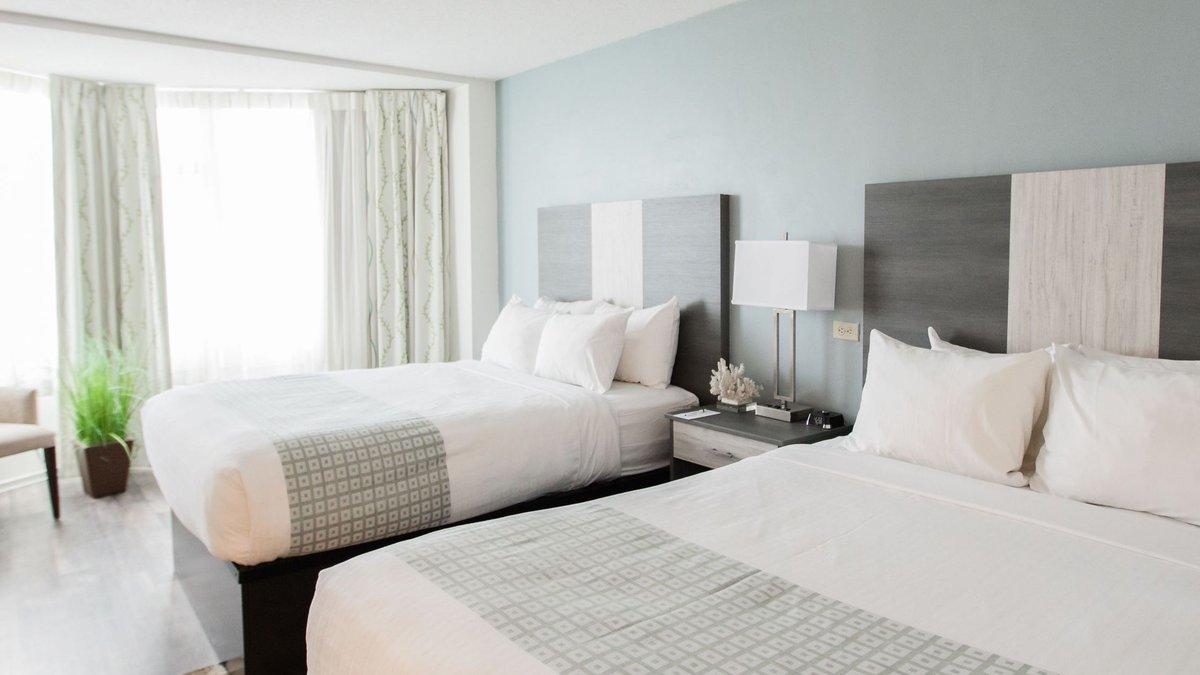 Chic accommodations with a #coastalvibe. Welcome to your happy space!

🛏️: Signature Double Room.