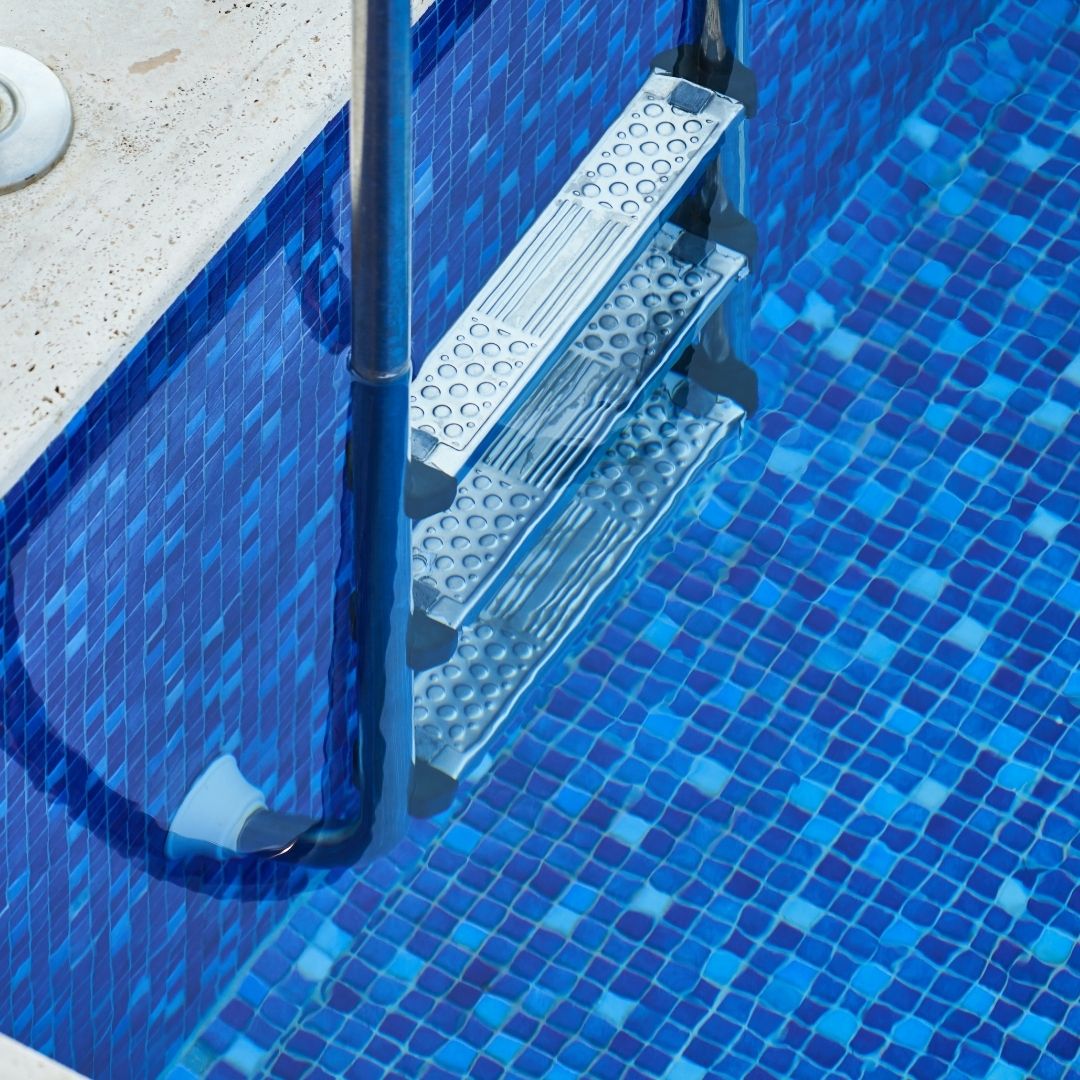 DistinctiveSwim's tweet image. Do your pool tiles need TLC? A little baking soda will have them looking brand new! #PoolTipTuesday #PoolCare