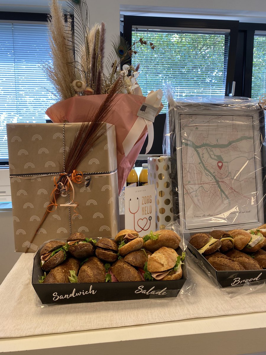 HAPdenHartog's tweet photo. Elke collega waarmee we samen werken zit in ons hart en dat blijft zo. Het is geen afscheid van Agnetha maar een nieuw hoofdstuk, gestart met een heerlijke lunch en veel cadeautjes! #collega #doktersassistente #zorgheld https://t.co/wvz5bzQqrc