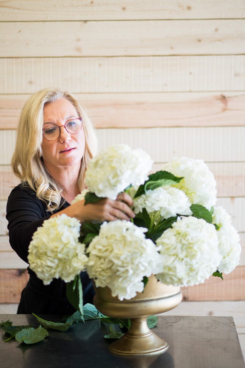 We are thrilled to have @bouquetsofatx join us on October 13th as a Petals for a Purpose competitor. With over 20 years of experience, they are sure to create a stunning masterpiece during our live floral design competition. Learn more: therefugedmst.org/refuge-blog/pf…