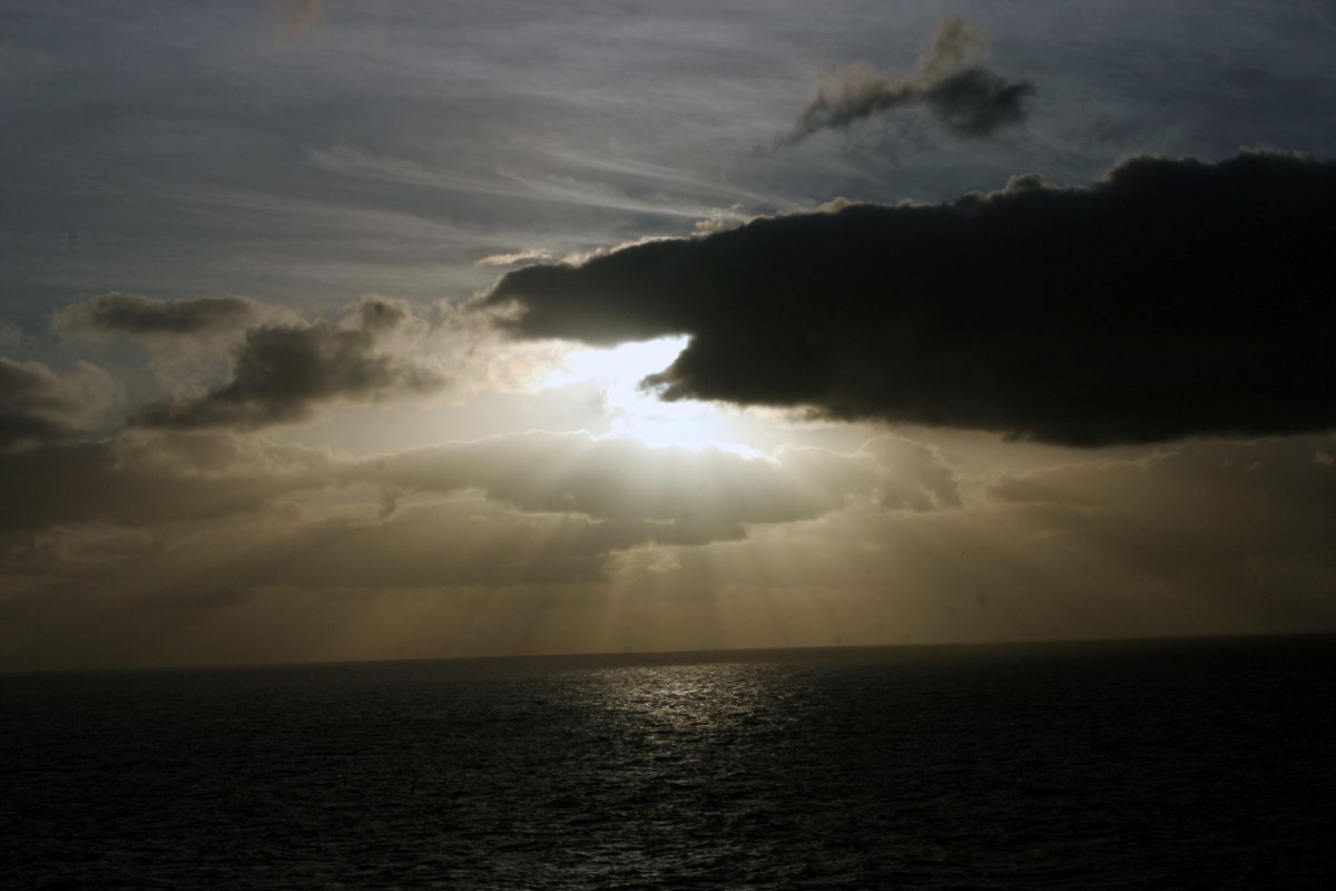 Found this old picture, Life at sea (Pacific Ocean) Sunset on the way to the Equator.