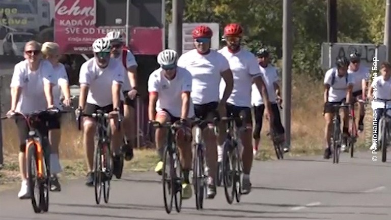 TelevizijaBor's tweet image. KLADOVO - SBB fondacija u saradnji sa Društvom za zaštitu i proučavanje ptica Srbije  organizovala je akciju za Malu Vrbicu u okviru obeležavanje Dana Evropskog zelenog pojasa.
Organizovana  #NeprljajNemašizgovor” #akcija #danevropskogzelenogpojasa #druš

rtvbor.rs/i-ja-vozim-za-…