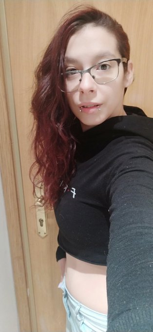 No pod&iacute;an faltar las gafas torcidas, mi tan amado Zelda y un poquito de cuerdas ❤️❤️❤️❤️❤️❤️ https://t<a href="/tag/webcam"class="tags"><span>#webcam</span></a>
