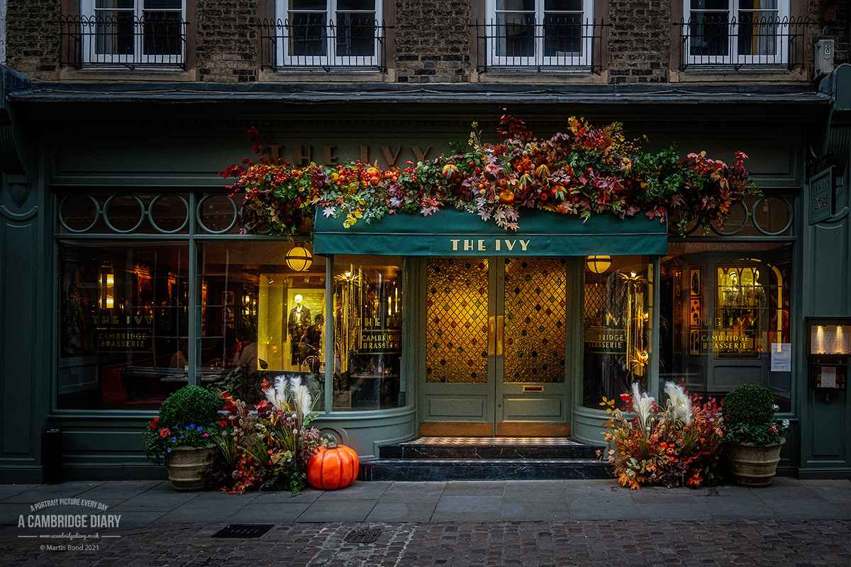 Gotta love the #halloween2021 bling at The Ivy in Trinity Street.
@theivybrasserie #ivycambridge