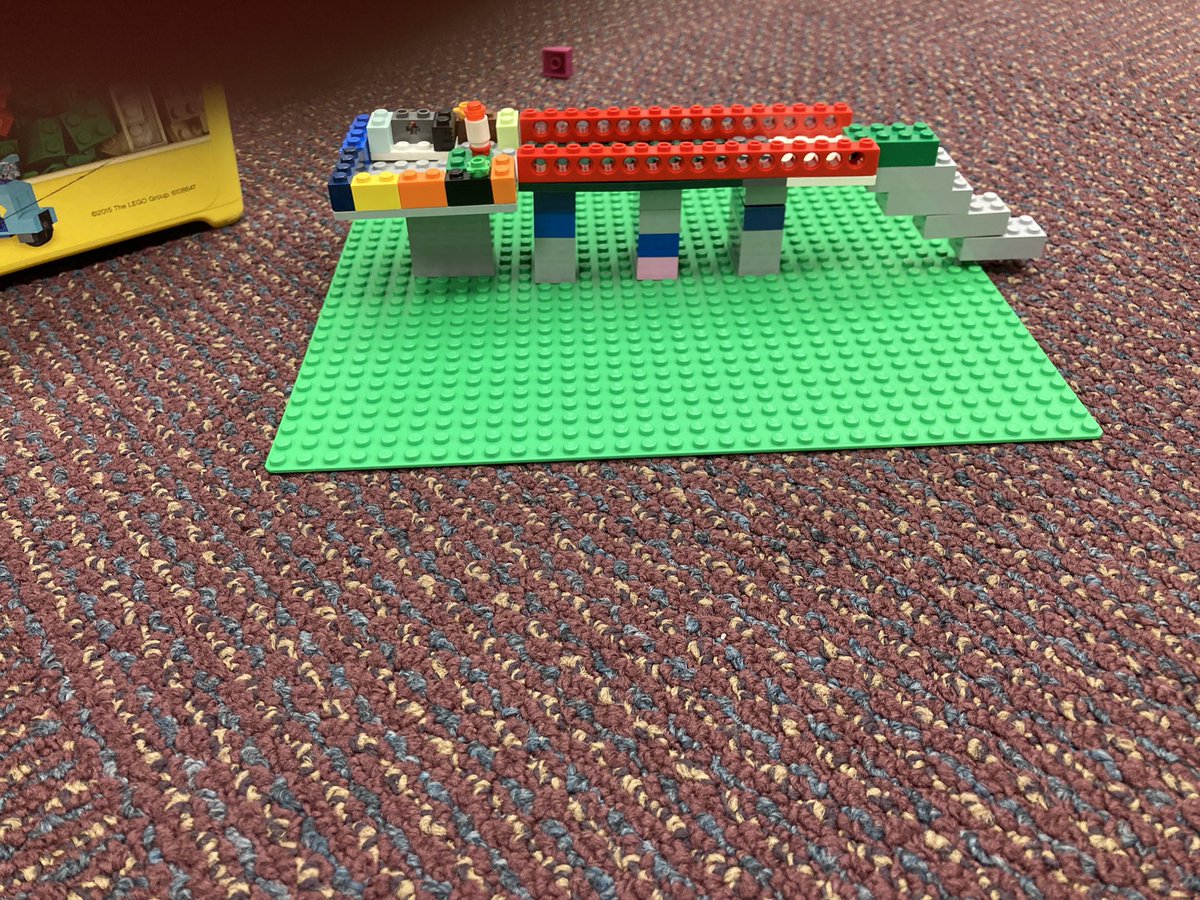 CFESsbts's tweet image. After reading Iggy Peck, Architect 1st graders built bridges out of Legos! Creative minds at work! #tinyengineers @mrsfmdrake @CFESRedBirds