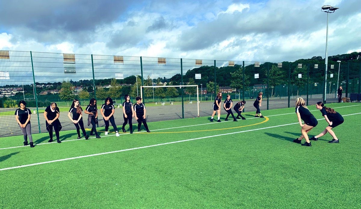 Yr 9 girls taking on the fitness challenges! Amazing work and excellently warmed up by class members! Da iawn girls 👏🏻👏🏻👏🏻👏🏻 #coachesofthefuture <a href="/Llanwern_High/">Llanwern High School</a>