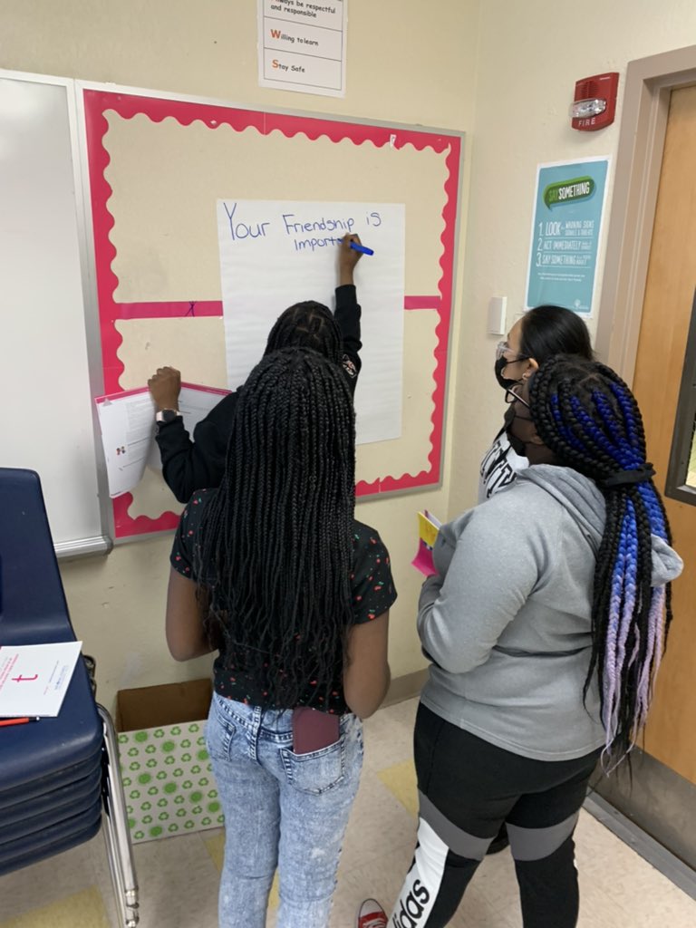 venoff30's tweet photo. Excited to be training an incredible group of 10th grade students at Village Academy in Teen Mental Health First Aid. Making a difference one student at a time. @DOMEILIA @SafeSchools_PBC @dbwyatt68 @dstnole17 #tMHFA @NationalCouncil @ladygaga https://t.co/Hp70y10tEp