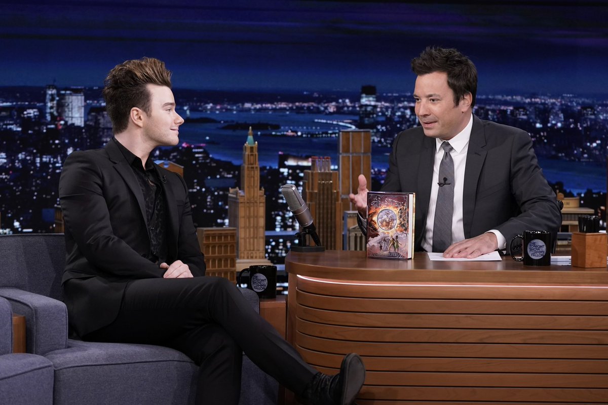 chriscolfer's tweet photo. Had a WONDERFUL time on @fallontonight last night! Nothing better than talking about UFOs on national television. 👽 Big thank you to @rheannewhite for making me pretty and @CharlesDujic for being my hair guru. #ATaleOfSorcery https://t.co/1VNTElrdjv