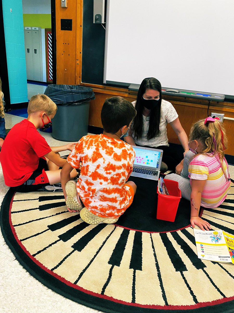 📚 Always a great day when we’re able to learn along with <a href="/katrinadavino/">Katrina Davino</a> 📚<a href="/SouthDavisK5/">South Davis Elementary</a> #WeAreSouthDavis #ReadingWorkshop