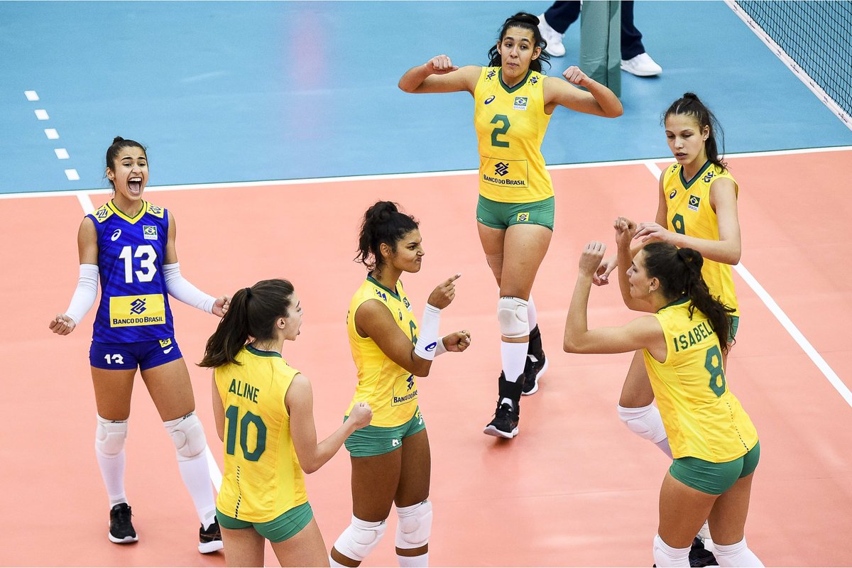 #SeleçãoFeminina #MundialSub18
O Brasil 🇧🇷 venceu a Polônia 🇵🇱 por 3 a 2 (27/17, 22/25, 25/22, 19/25 e 15/11) e vai jogar pelo 5º lugar nesta quarta no México 🇲🇽! 

As ponteiras Nicole e Aline foram as maiores pontuadoras do Brasil, com 19 pontos cada! 💚💛

📸: <a href="/volleyballworld/">Volleyball World</a>
