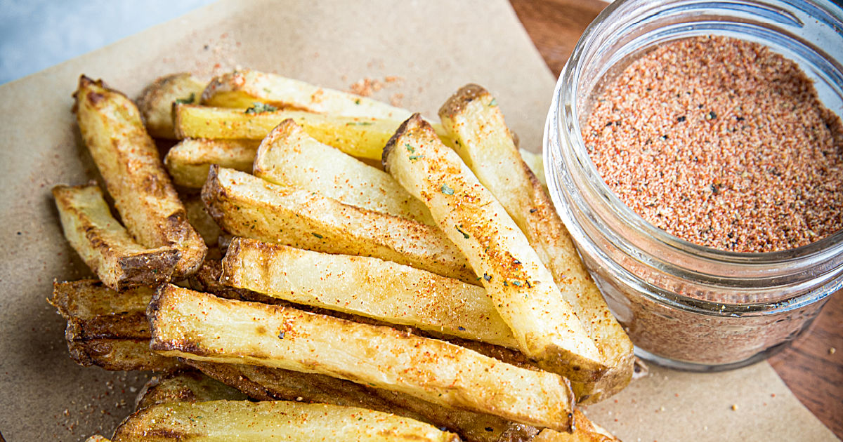 Mustlovehome's tweet photo. Easy Homemade Chicken Salt Seasoning https://t.co/3hIOSrZYjr Australia's best kept fry seasoning secret is easy to make right at home🍟! https://t.co/U29l9hFF2l