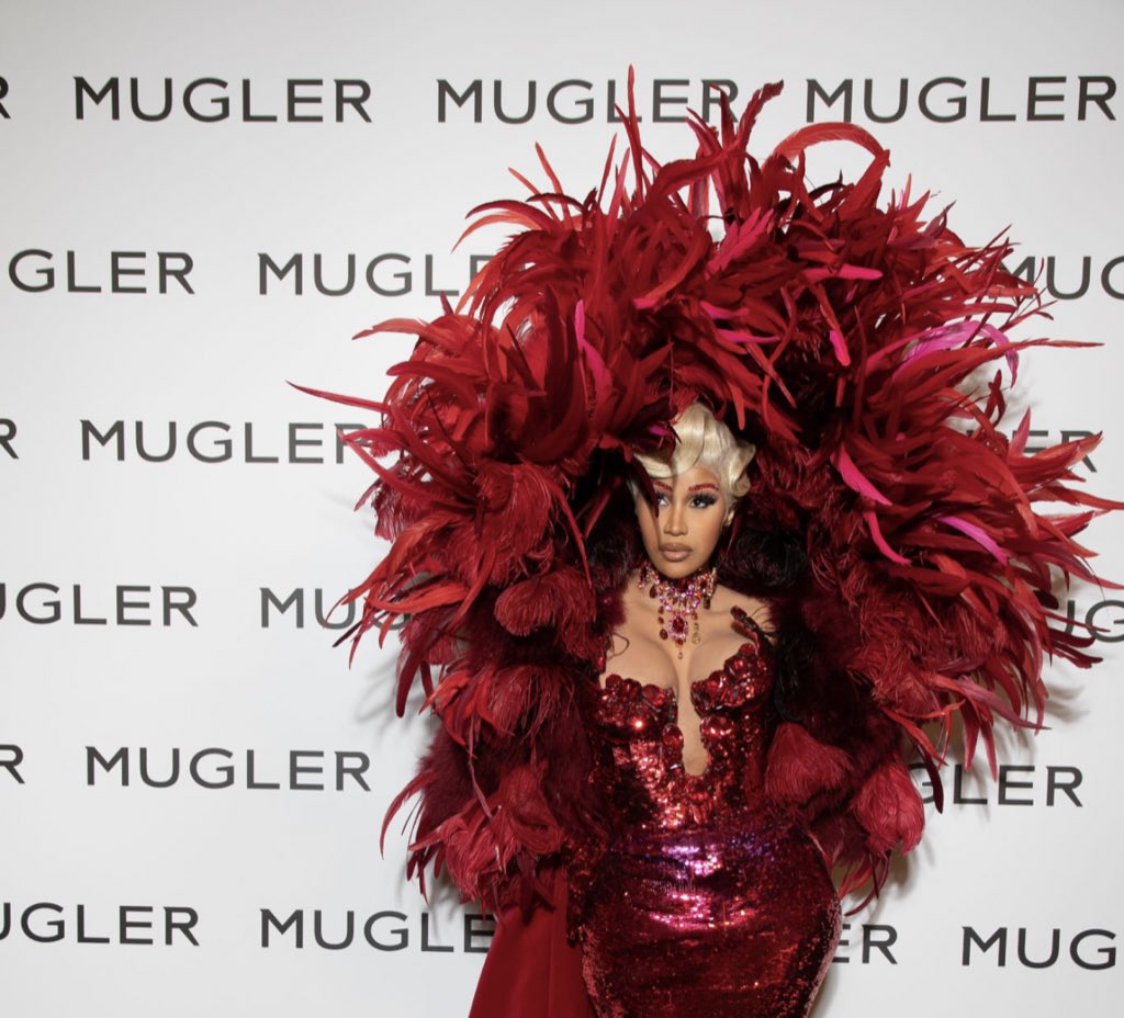 iamkatie1312's tweet photo. .@iamcardib attends the “Thierry Mugler: Couturissime” Photocall as part of Paris Fashion Week at Musee Des Arts Decorafits in Paris, France on September 28, 2021. 🇫🇷 

📸: Marc Piasecki/GettyImages. https://t.co/eqprGsQPNq