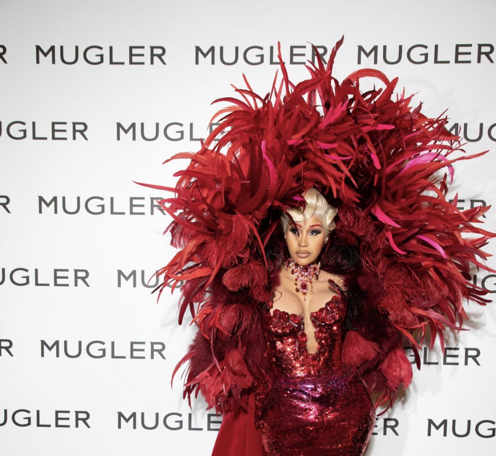 iamkatie1312's tweet photo. .@iamcardib attends the “Thierry Mugler: Couturissime” Photocall as part of Paris Fashion Week at Musee Des Arts Decorafits in Paris, France on September 28, 2021. 🇫🇷 

📸: Marc Piasecki/GettyImages. https://t.co/eqprGsQPNq