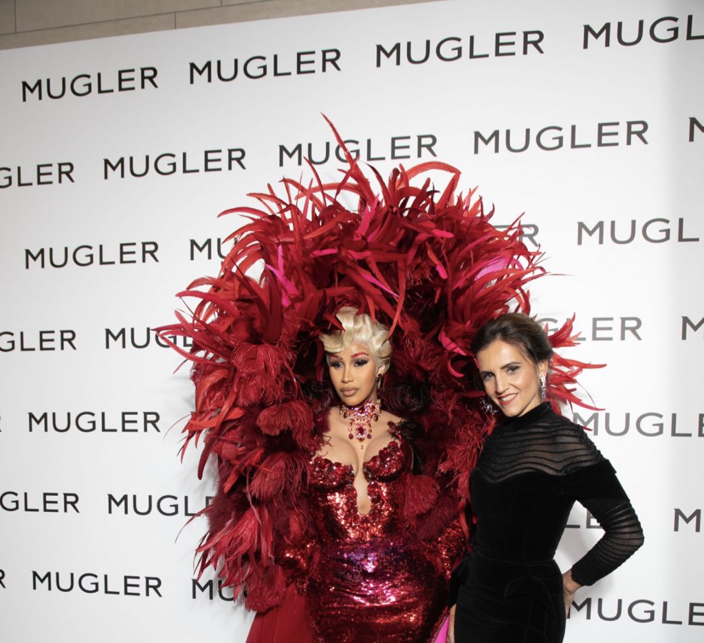 iamkatie1312's tweet photo. .@iamcardib attends the “Thierry Mugler: Couturissime” Photocall as part of Paris Fashion Week at Musee Des Arts Decorafits in Paris, France on September 28, 2021. 🇫🇷 

📸: Marc Piasecki/GettyImages. https://t.co/wTQpKa6bqD