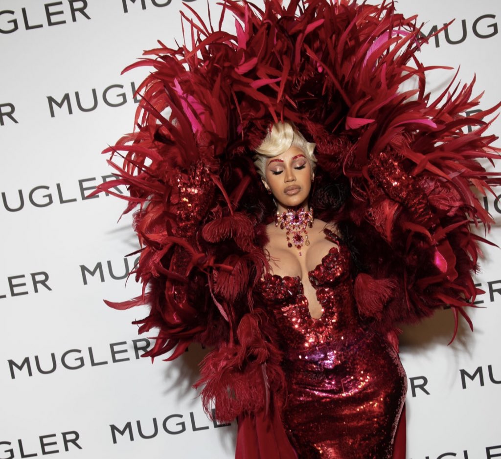 iamkatie1312's tweet photo. .@iamcardib attends the “Thierry Mugler: Couturissime” Photocall as part of Paris Fashion Week at Musee Des Arts Decorafits in Paris, France on September 28, 2021. 🇫🇷 

📸: Marc Piasecki/GettyImages. https://t.co/wTQpKa6bqD