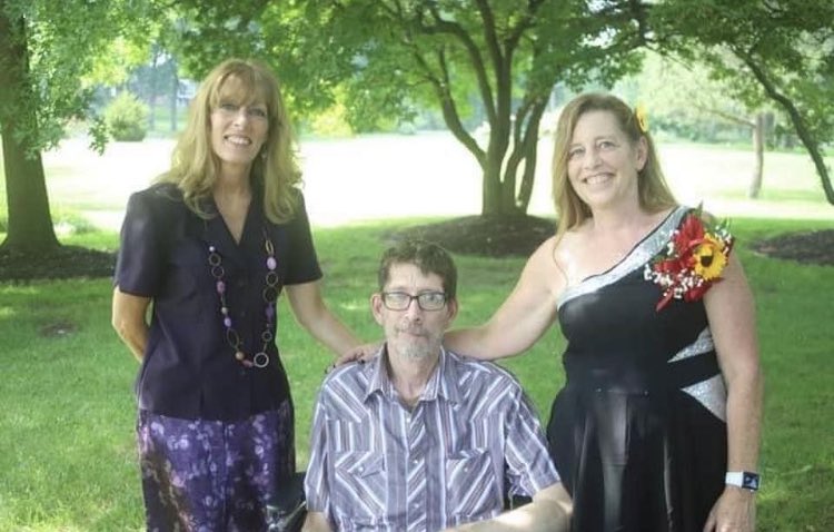 Emmy628's tweet photo. Uncle Johnny lost his battle with brain cancer early Monday morning. His mom, siblings, and son are morning the loss of a young life. #glioblastomaawareness #braincancer https://t.co/vzkSIKIyF0