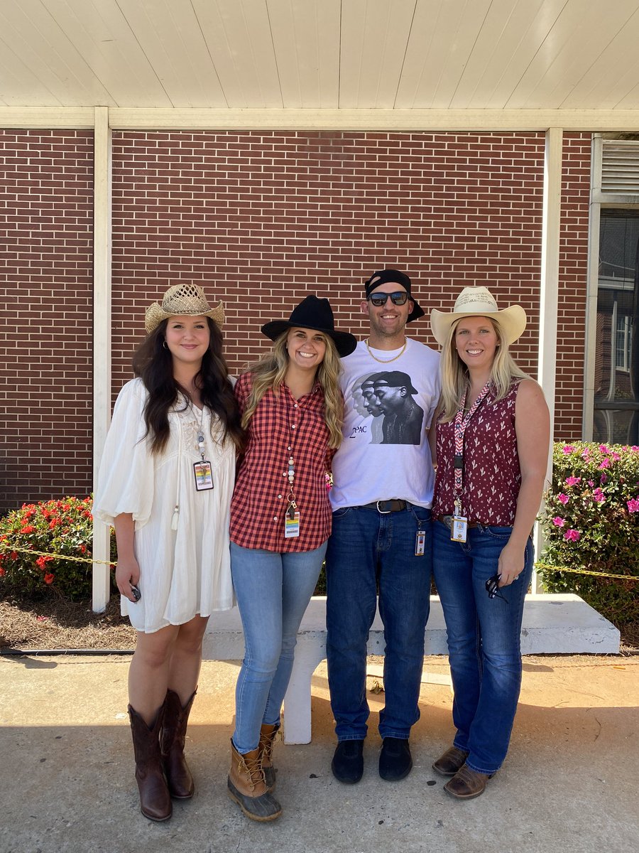 CoachCannady_MP's tweet photo. Day 2 of HoCo week! 3 cowgirls and a Tupac! #CHAMP #GoDogs #countryrap #hocoweek @MsBeaver2 @mswhite_mp @MPHSMath https://t.co/dA5hZ44KOC