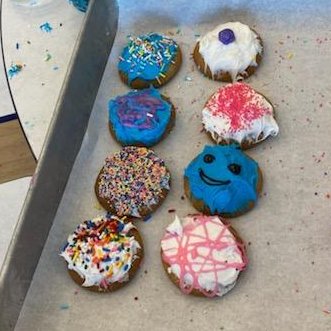 WestchesterCDS's tweet photo. Sometimes learning is a bit messy but fun! The #WCDSMiddle cooking elective decorated these cookies. https://t.co/L1cx0h2u7m