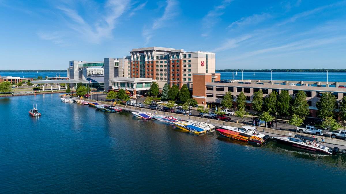 VisitErieSports's tweet photo. Combine the protected, calm waters of Presque Isle Bay with the vast Lake Erie, and you get one outstanding destination for water sports. 

(Thanks for the love, @SDM_Overtime!)
https://t.co/Br9QsDl9Un

#ErieGetsSports #EriePA #SportsDestination https://t.co/lJSIjPu75Z