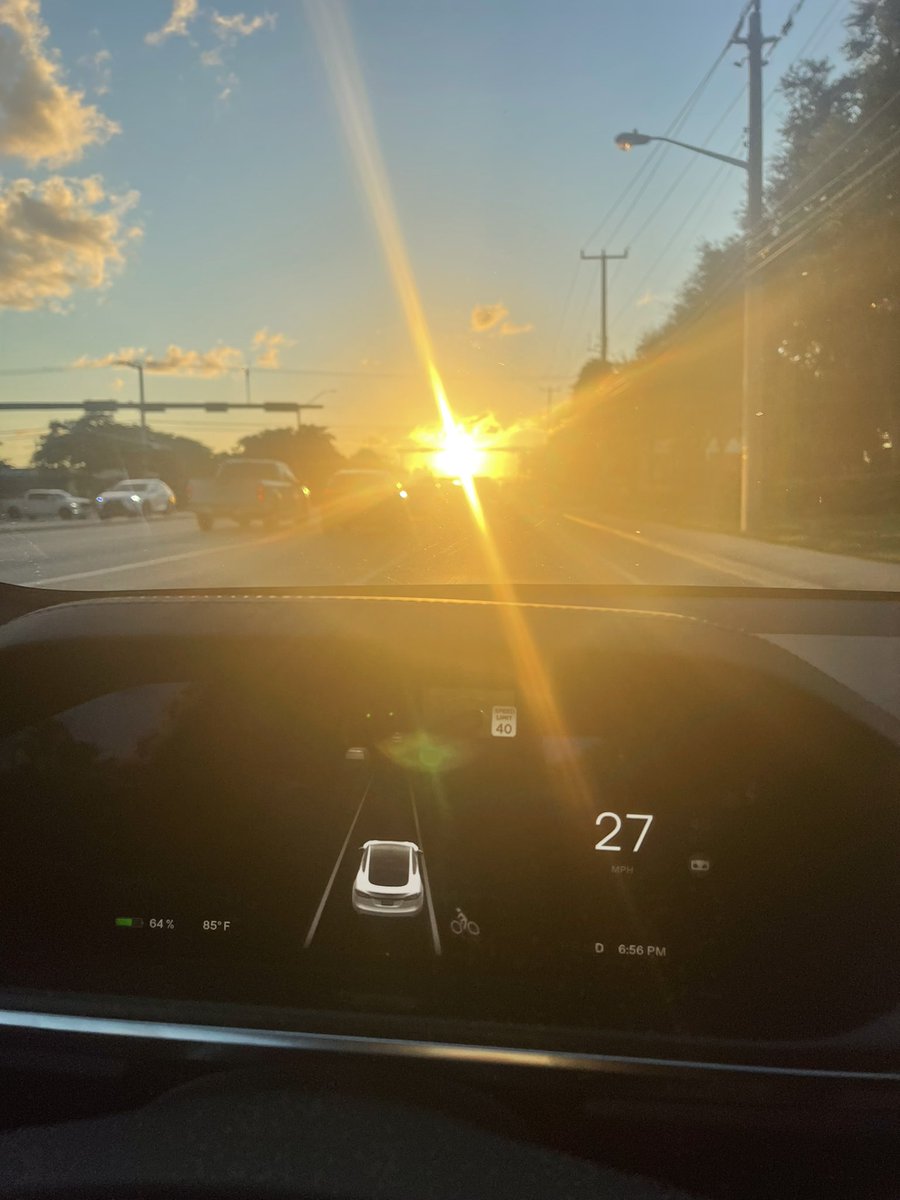 I couldn’t see the Green light.  Tesla could.
<a href="/elonmusk/">Elon Musk</a> 
Look 
👇🏻