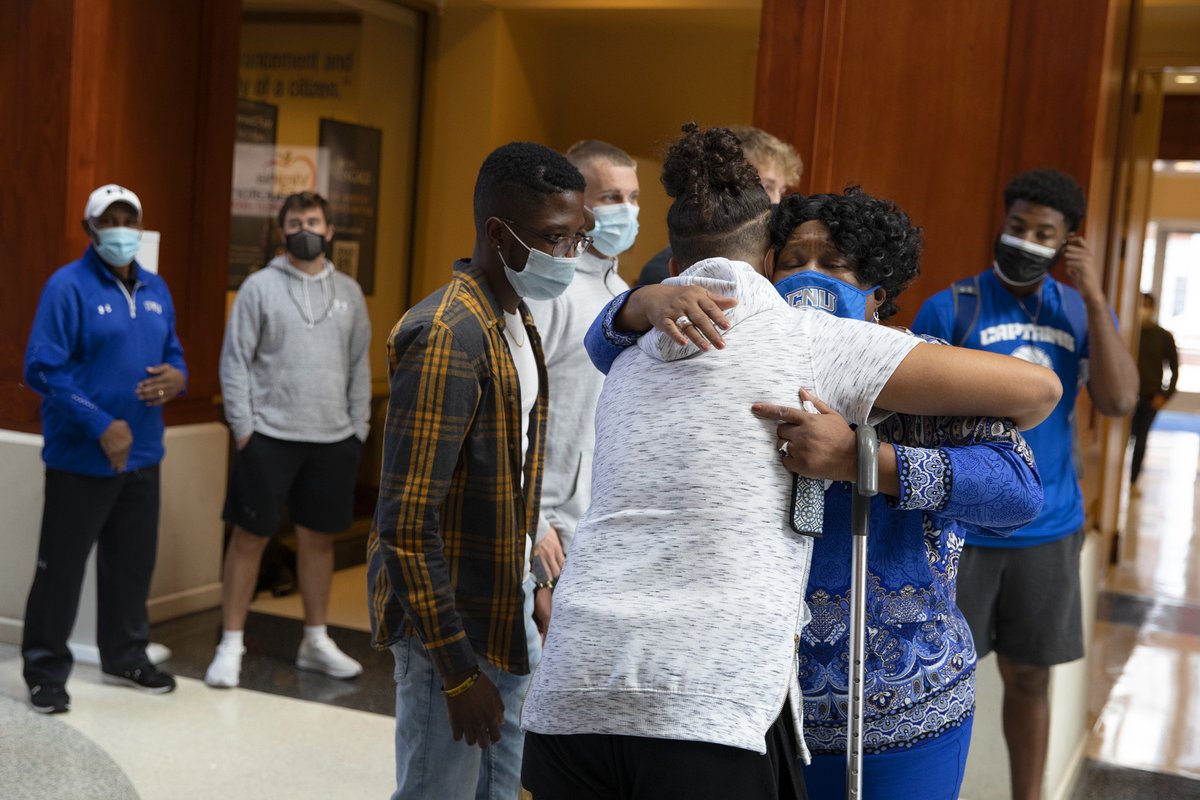 CNUcaptains's tweet photo. Linda Carter, a beloved presence to many on campus, is retiring after 19 years with Christopher Newport. Her impact on our community is immeasurable and she will be missed by all. 

Please join us in wishing Ms. Linda a happy retirement! https://t.co/Dbn4Znhvm4