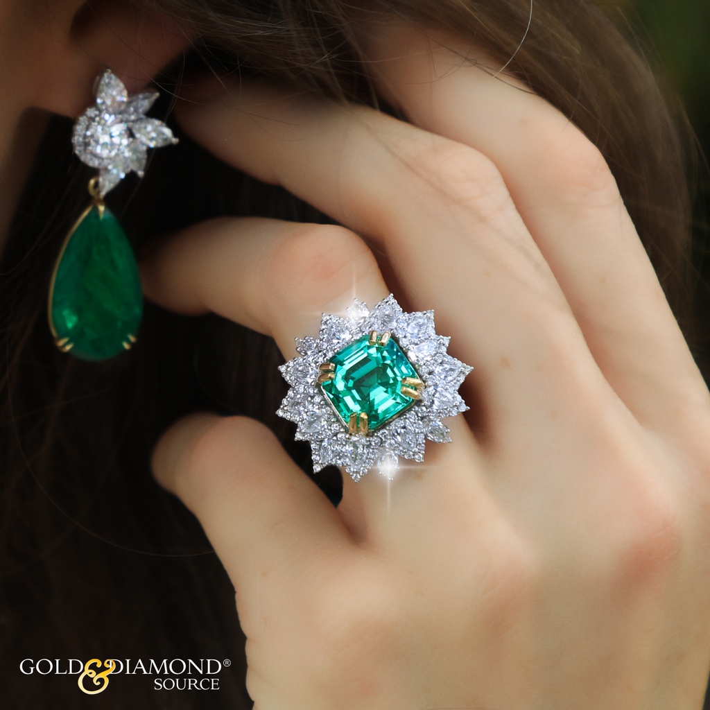 goldanddiamond_'s tweet photo. This gorgeous 6.46ct Colombian Emerald ring is new to our Juleve collection! 💚✨Only at Gold &amp; Diamond Source will you be able to shop this largest selection of diamonds and gemstones under one roof. 🔥💎✨

https://t.co/XO6gfZktY7

#GDSStyle #GoldandDiamondSource https://t.co/KDUGAbTF5j