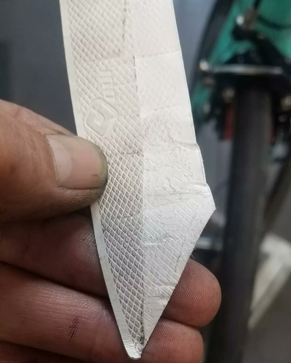 VincentMGee's tweet photo. Bar tape finishing PSA. This dirt line is a great example of the best cut angle when finishing bar tape vs the actual cut by the previous "mechanic". 
#Bicycles #Cycling #Handlebartape #Bartape #Finishwork #ProMechanicLife https://t.co/SxuJfrvDAd