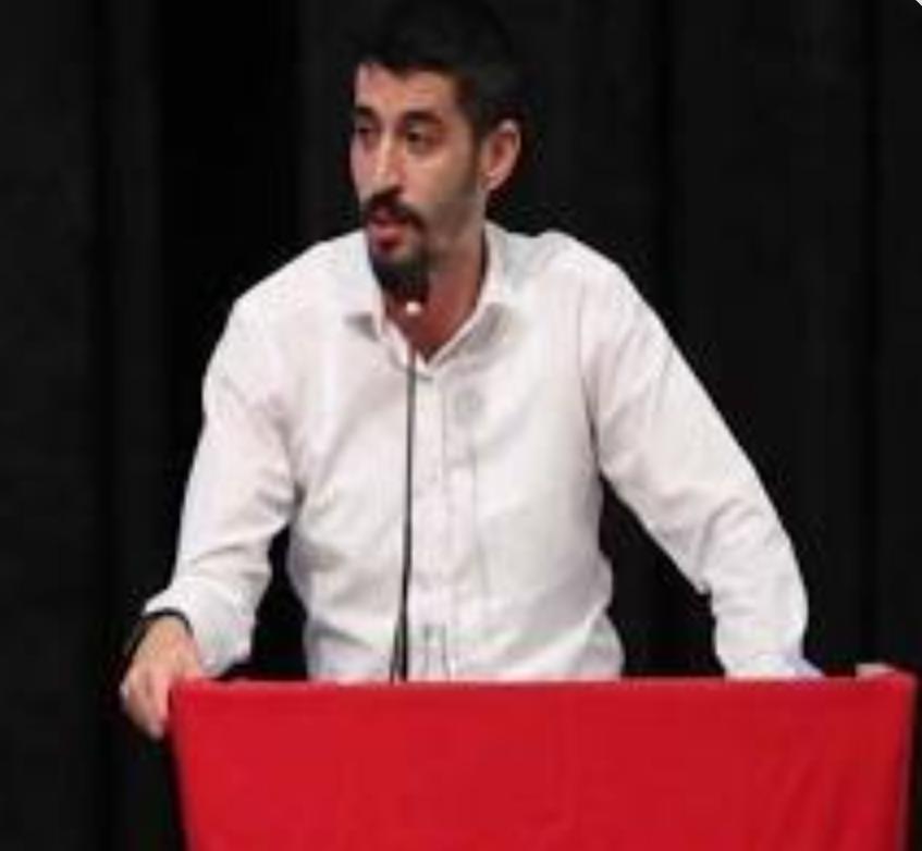 Cumhurbaşkanına hakaretten gözaltına alınan Denizli İl Gençlik kolları Başkanlarımız Tugay Odabaşıoğlu tutuklandı.Onbinlerce kişiye hukuka aykırı bir şekilde ve tarafsız Cumhurbaşkanı için ceza yasasına konulan TCK md.299'dan soruşturma yapılıyor. #TugayOdabaşoğluYanlızDeğildir