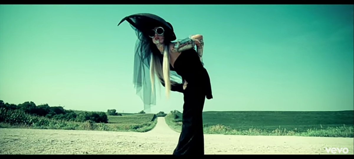 Lady gaga. Леди гага 2005. Lady gaga you and i клип. Lady gaga you and i music video background photos. Yoü and i леди гага.